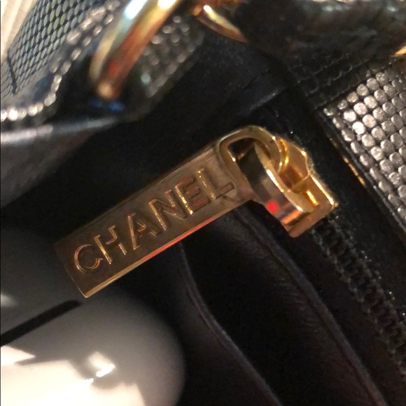 Authentic Chanel calf flap mini purse - Picture 4 of 7